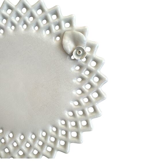 Vintage Rare Paper Windows Cream Perforated Rosebud Decorative Plate - Picture 7 of 10